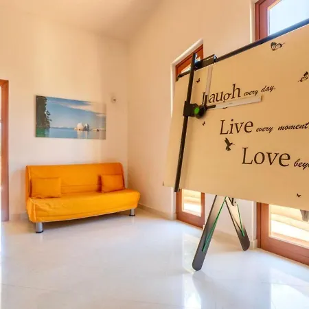 Vittoria By Interhome فالديريتْشّي